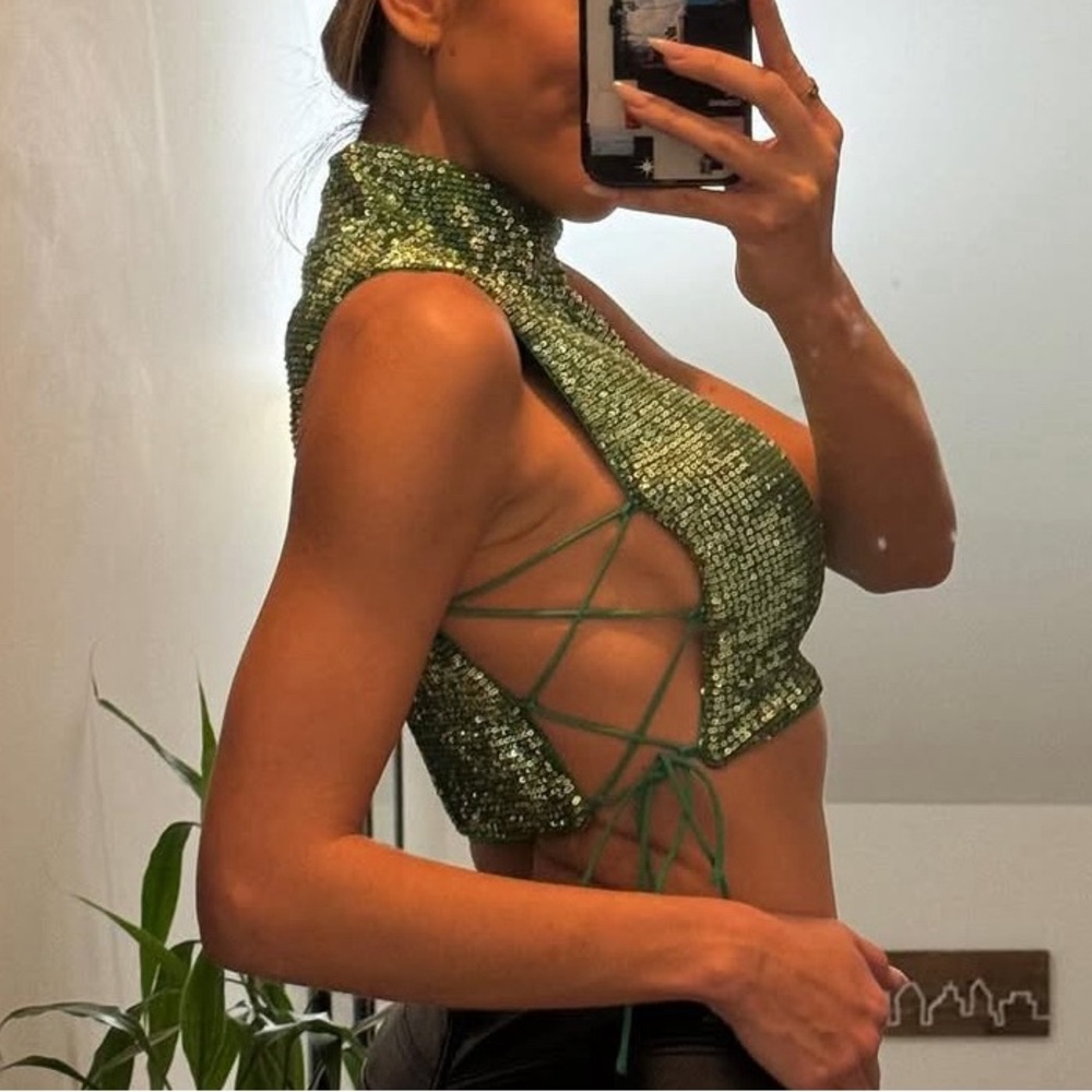 H:OURS SEQUIN CROP TOP WITH SIDE LACE UP CLOSURE IN WOMENS SIZE SMALL